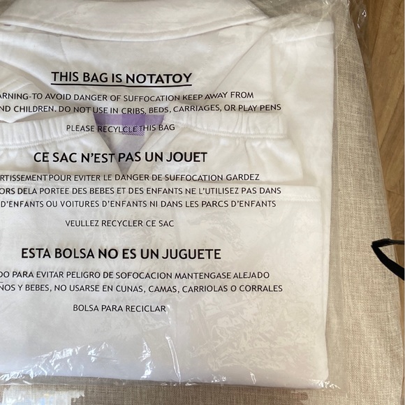 Peloton Women’s Polo Sweatshirt Pullover White w/ Graphic Back - Picture 13 of 16